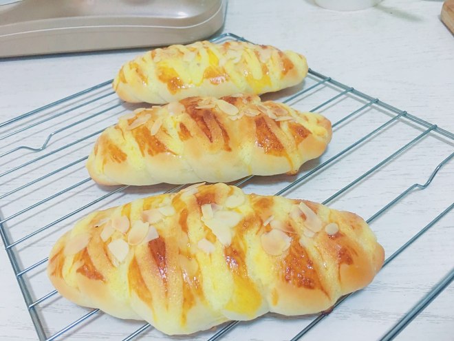 甜面团——杏仁辫子面包