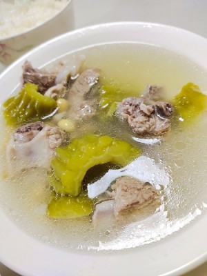 黄豆苦瓜排骨汤